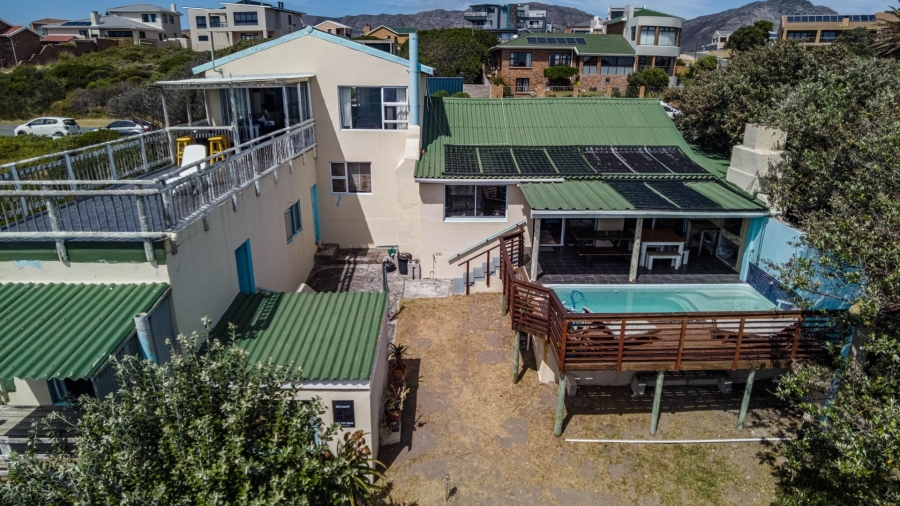 4 Bedroom Property for Sale in Perlemoenbaai Western Cape